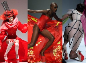 Three models fall down on the China Fashion Week